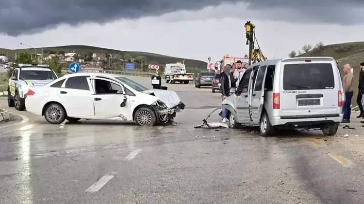 Bayram tatilinin ilk 5 gününde acı bilanço: 47 kişi trafik kazasında hayatını kaybetti