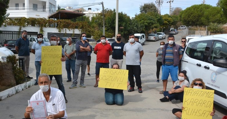 Datça’da ruhsat mağdurları belediye önünde oturma eylemi başlattı