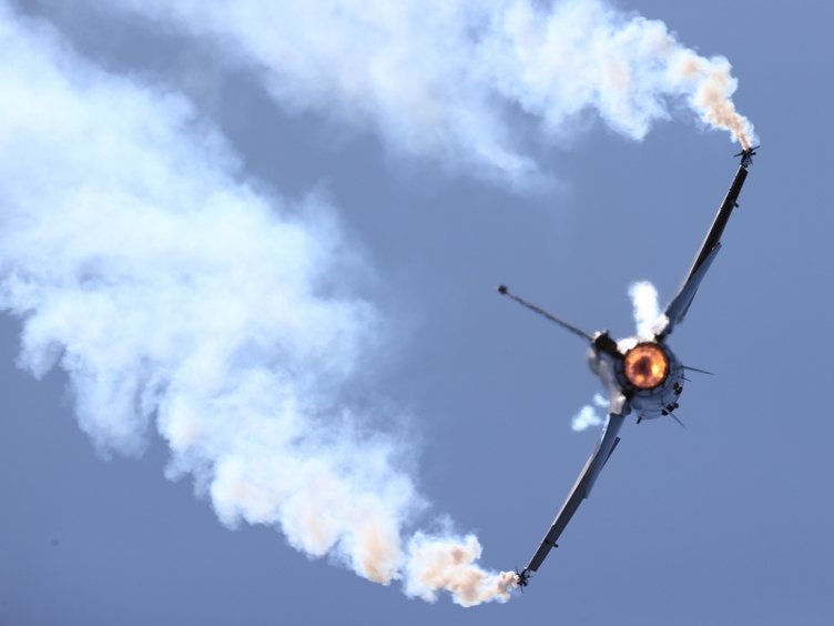 SOLOTÜRK’ten nefes kesen gösteri! F-16 sınırlarını aştı