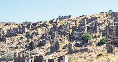 Sazak’ın taş duvarlarında mübadele izleri
