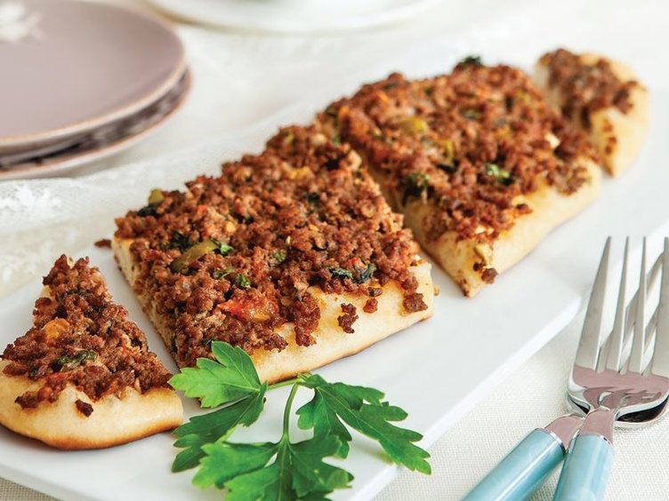 Etli ekmek nasıl yapılıyor? Tavada etli ekmek tarifi! Etli ekmek nasıl yapılıyor? Tavada etli ekmek tarifi!