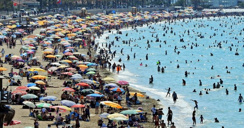 Çeşme’de adım atacak yer kalmadı