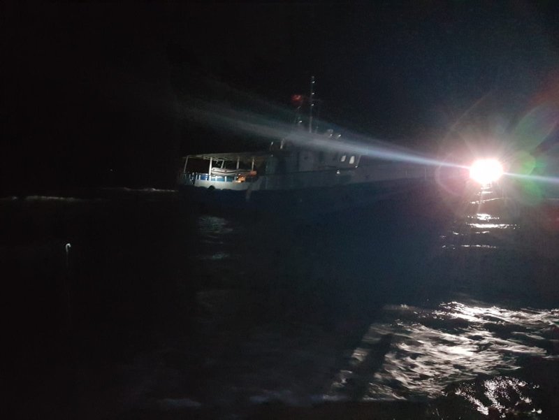 Çanakkale’de tekneleri karaya oturdu! Böyle yakalandılar