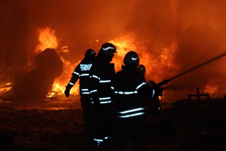 İzmir Menemen’de büyük yangın