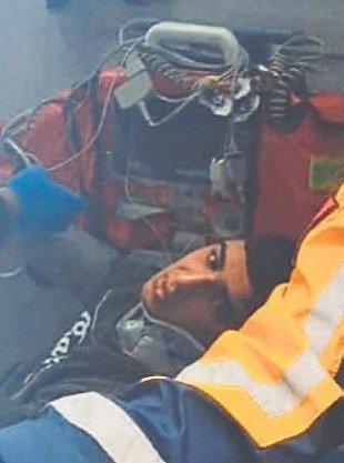 Babasından kaçırdıgı araç ile restorana daldı