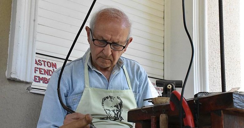 37 yıldır baston üretiyor