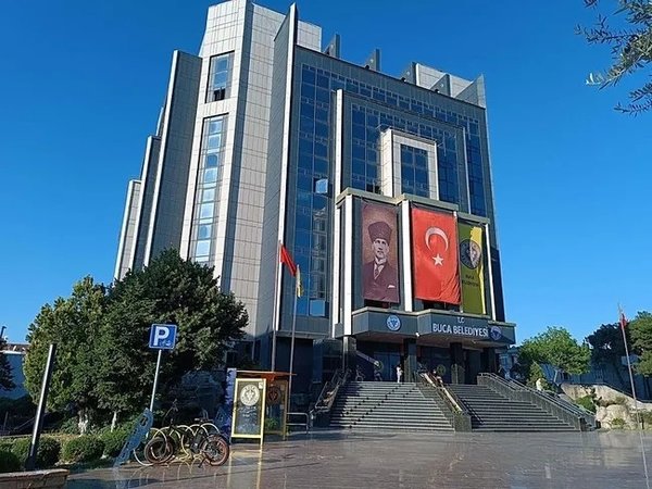 son-dakika-izmirde-chpli-buca-belediyesine-yolsuzluk-operasyonu-buca-belediye-baskani-gorkem-duman-tutuklandi-1780694763826.jpeg