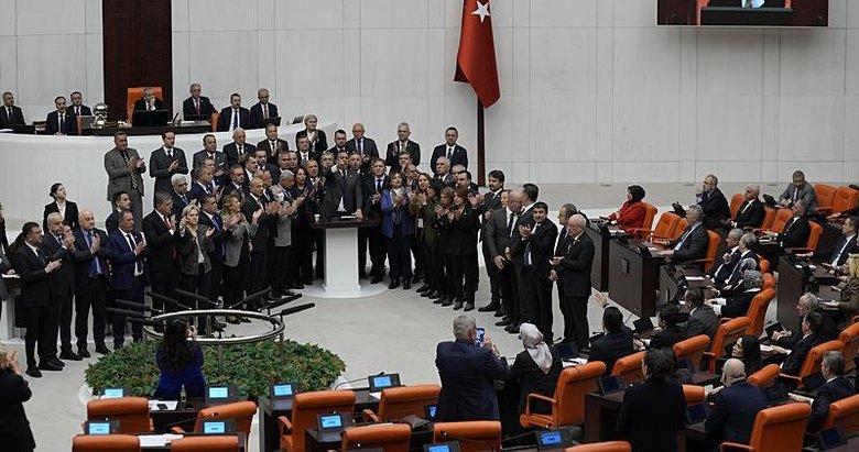 SON DAKİKA: Ekrem İmamoğlu gözaltı alındı! CHP’li vekiller kürsüyü işgal etti