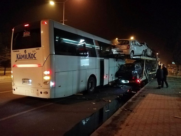 Uşak’ta yolcu otobüsü kaza yaptı! Çok sayıda yaralı var
