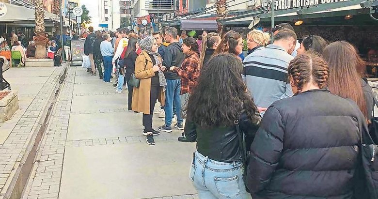 Uzun kuyrukların sebebi sosyal medyada patlayan bomba