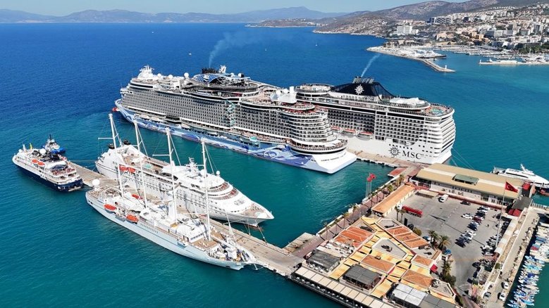 Kuşadası’nda Amerikalı turistlere mehterli karşılama