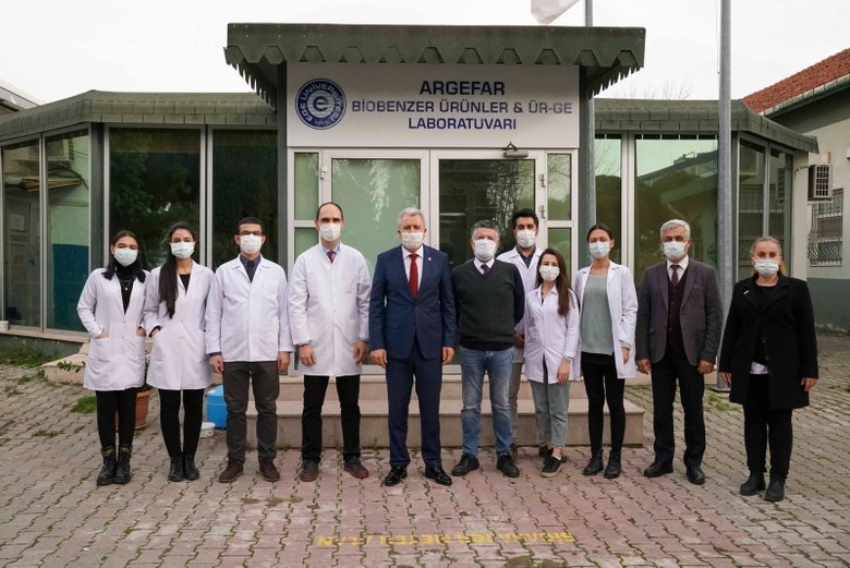 Ege Üniversitesi'nin Geliştirdiği Koronavirüs Aşısı Gönüllüler Üzerinde Denenecek 5 ege universitesinin gelistirdigi koronavirus asisi gonulluler uzerinde denenecek 1610438994911