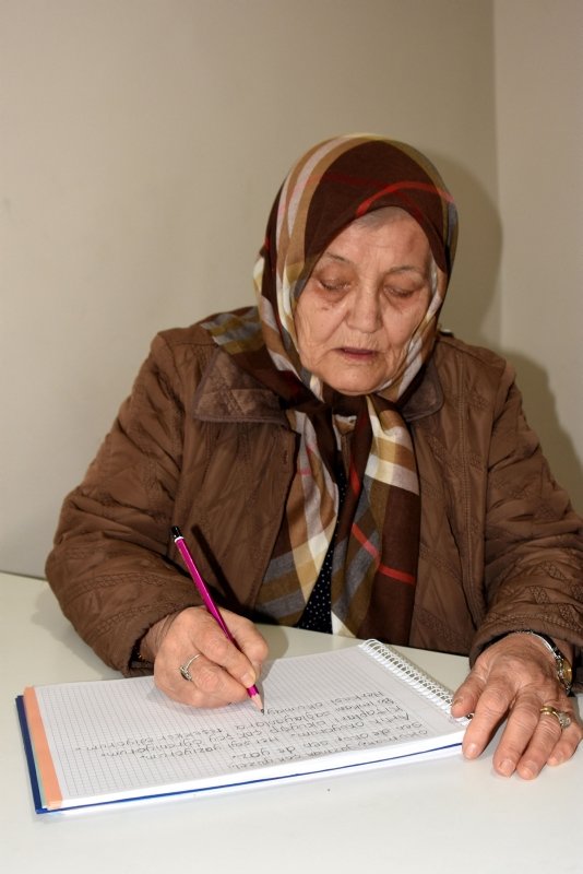 Çanakkale’de Cemile Çalışkan, 84’ünde okuma yazma öğrendi hedefi üniversite