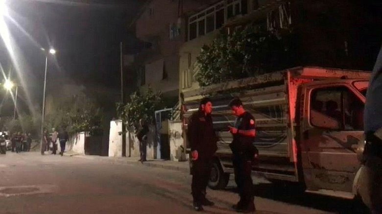 Denizli'de olaylı gece! Tartıştıkları kişiyi kahvehanede bulamayınca evi kurşunladılar