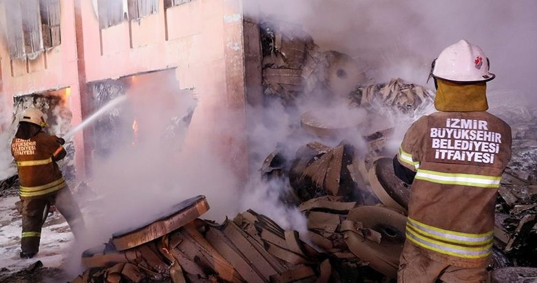 İzmir’de ambalaj fabrikasında patlama ve yangın: 4 yaralı