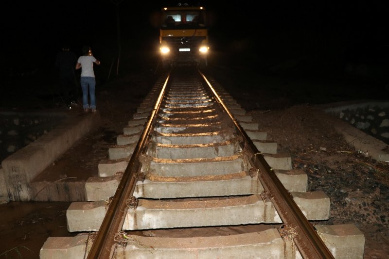 Aydın’da sağanak demiryolu ulaşımını aksattı