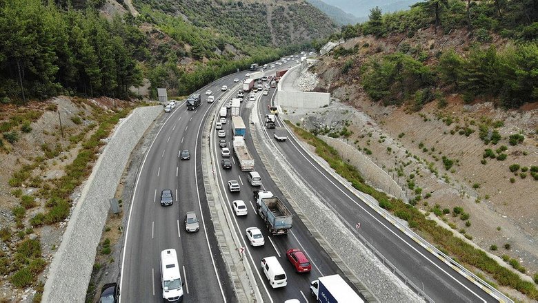 Manisa’da tünel çıkışı zincirleme kaza! Ortalık savaş alanına döndü