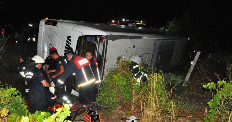 Manisa’da kontrolden çıkan yolcu otobüsü devrildi: 15 yaralı