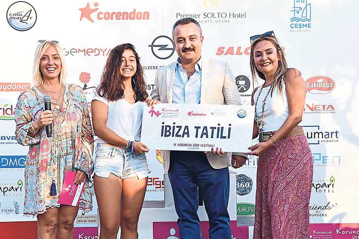 Çocuklar yararına sörf yaptılar