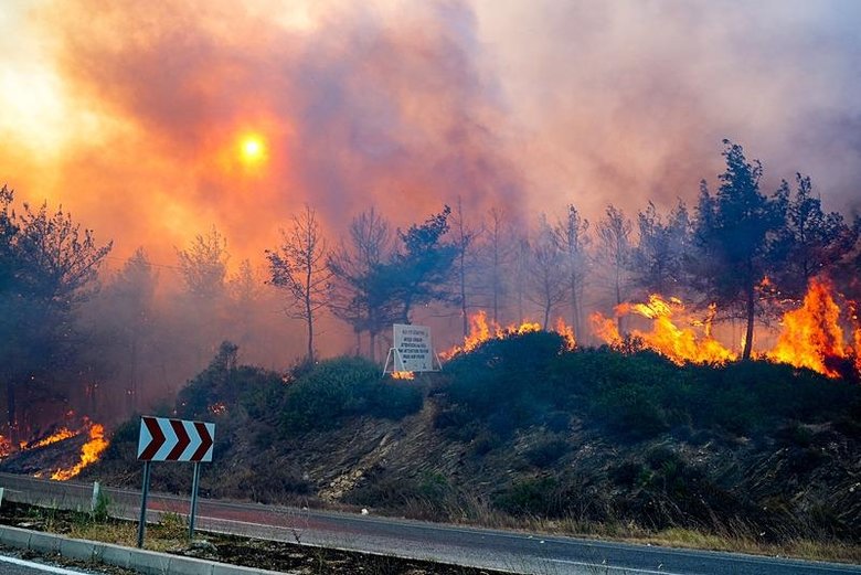 Çeşme ve Selçuk’ta da yangın! Kuşadası’na da sıçradı
