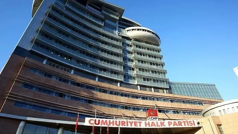 mecliste-koltuk-dagilimi-degisti-chp-44-vekille-5-siraya-geriledi-1784892467574.jpeg