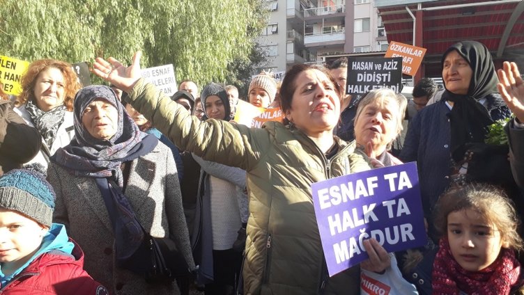 İzmir’de Özkanlar pazaryeri esnafı isyan etti