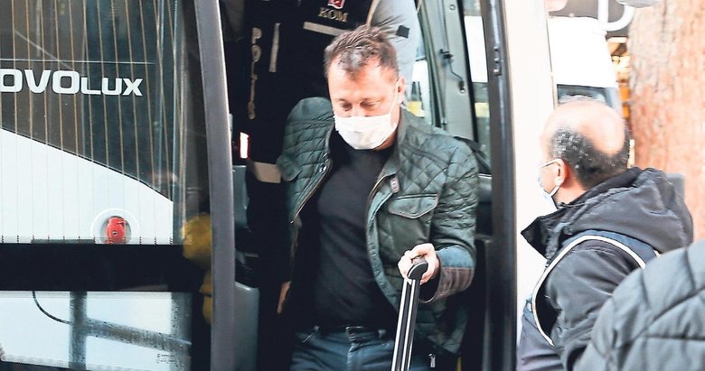 Aksoy adliyeye valizini alıp geldi