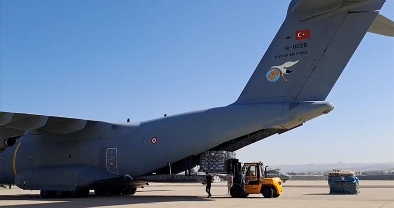 Gazze'ye yardım malzemeleri taşıyan iki uçak daha Mısır'a gönderildi