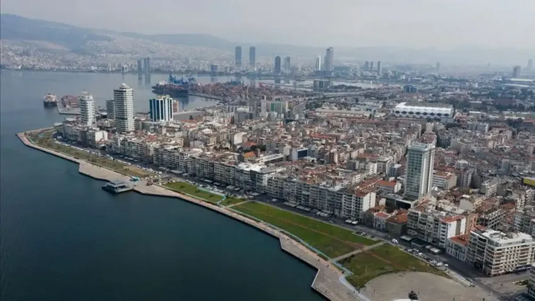 izmirde-bugun-hava-nasil-olacak-meteoroloji-izmirlileri-uyardi-hafta-sonu-plani-yapanlar-dikkat-o-saatlerde-ya-1778218061441.png