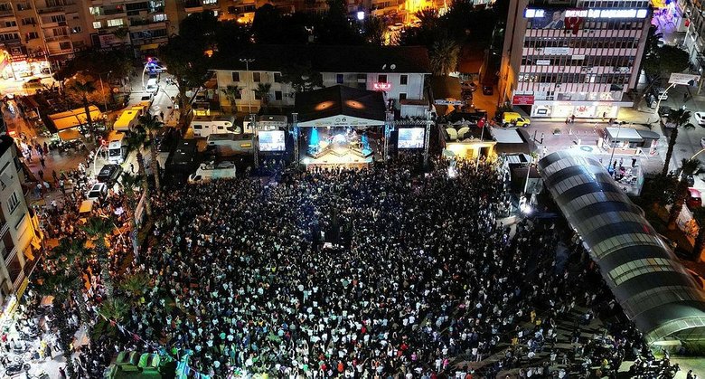 Menemen’de Inna rüzgarı! Festivalde büyük coşku