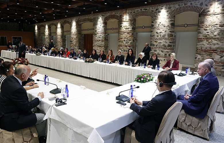 baskan-erdogan-icapp-kadin-kolu-9-toplantisinin-katilimcilarini-kabul-etti-1775842928653.jpeg
