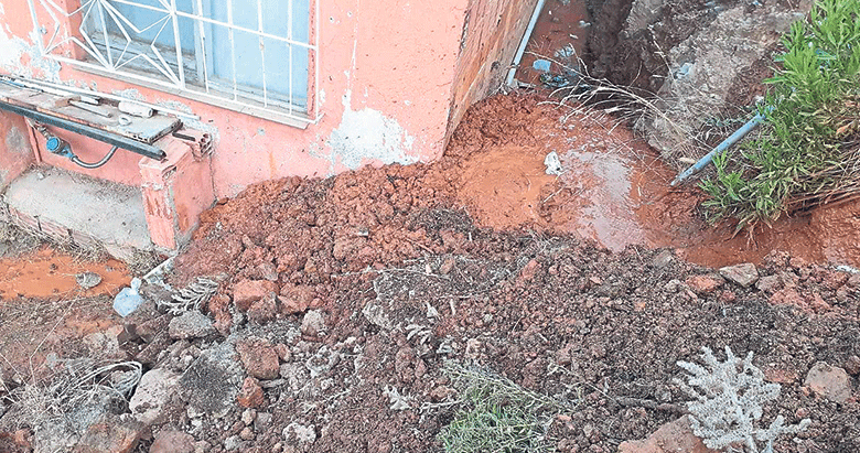 İZSU’nun ihmali evi başımıza yıkacak