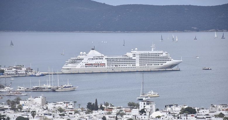 Bodrum’a sezonun ilk kruvaziyeri 475 yolcusu ile geldi