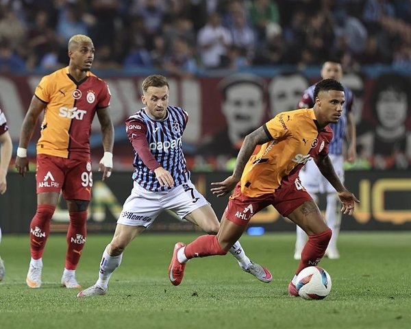 derbi-aslanin-galatasaray-trabzonsporu-maglup-etti-1746902010619.jpeg