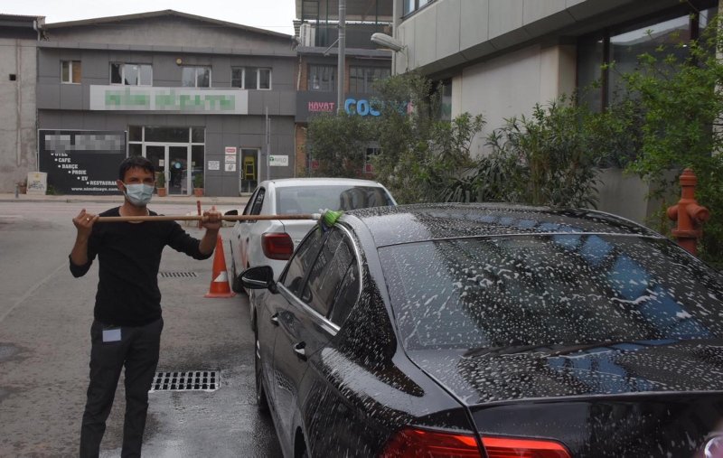 İzmir’e çamur yağdı; sürücüler zorlandı
