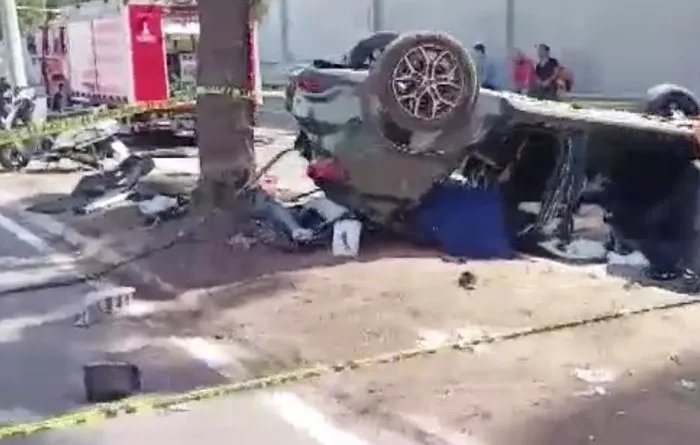 İzmir’de hasta ziyareti yolunda feci kaza! Otomobil alt geçide uçtu: 3 ölü