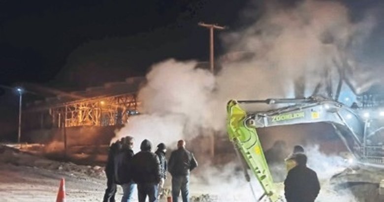 Germencik’te topraktan 230 derece buhar fışkırdı