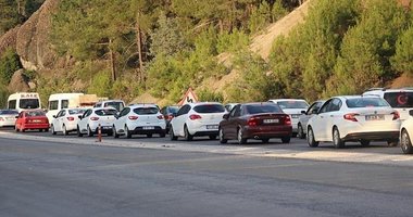 Antalya - Denizli arasındaki yol trafiğe kapatıldı! Uzun kuyruklar oluştu