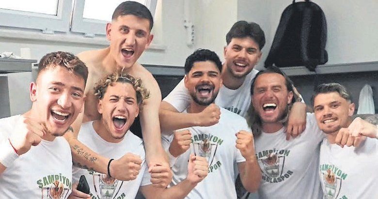 Muğlaspor zaferini kutluyor