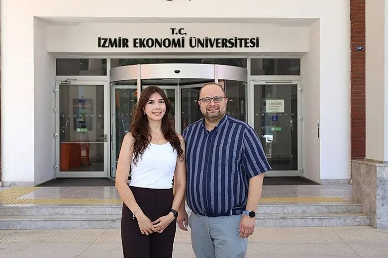 izmirli-genc-bilim-insanindan-gururlandiran-basari-dunyanin-en-iyi-universitelerinden-birine-kabul-edildi-1783503808691.jpeg