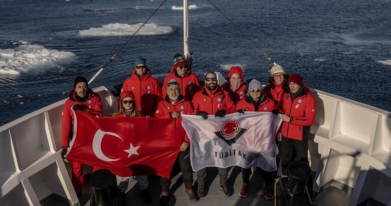 Türk bilim insanları Kuzey Kutbu’ndaki deniz buzu hattına vardı