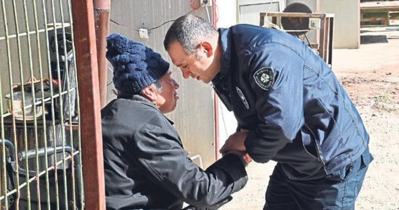 Zabıta memurundan örnek davranış