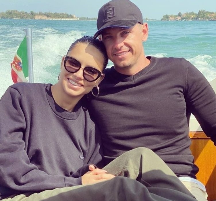 Adriana Lima tarzıyla Cannes’a damga vurdu