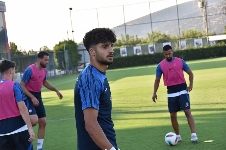 Altınordu’nun kalecisi Öztaşdelen: Takımı üst liglerde en iyi şekilde temsil etmek istiyorum