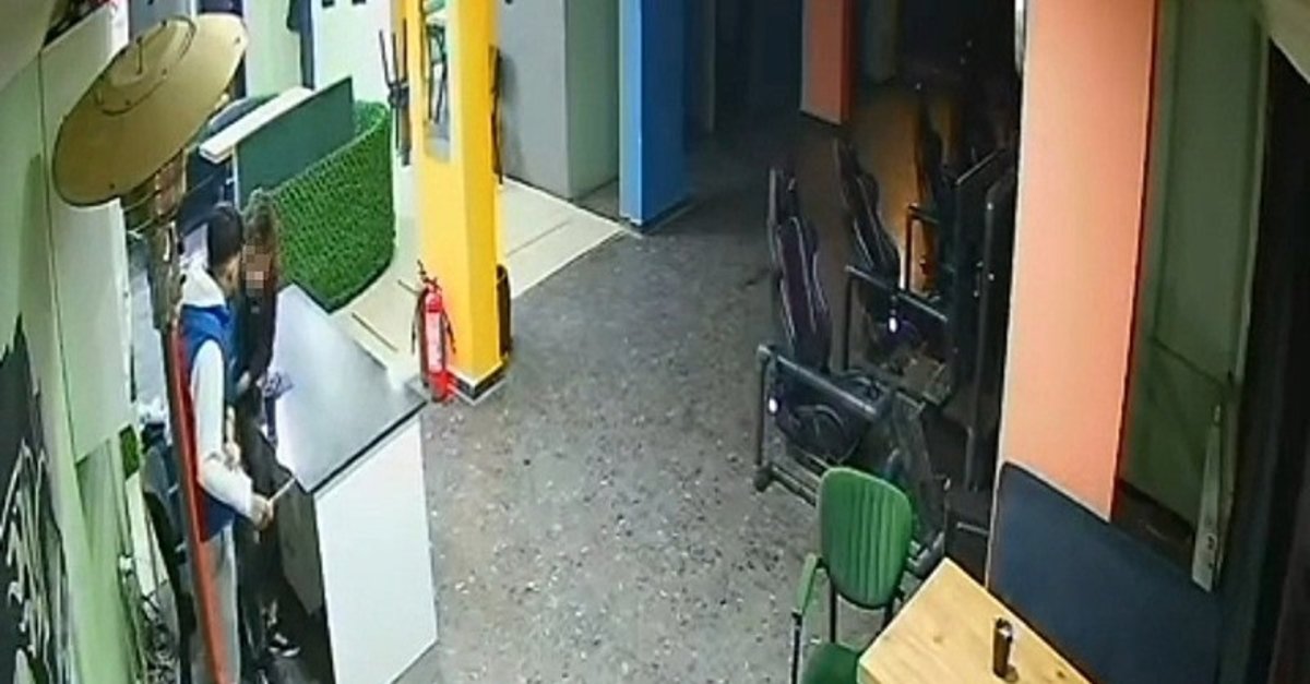 Afyonkarahisar'da internet kafe dehşeti! Akranını bıçakladı!