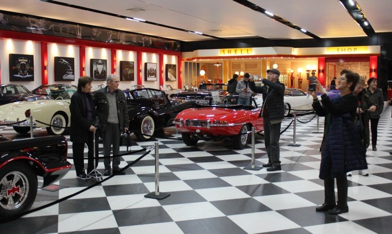 İzmir Torbalı’daki klasik otomobil müzesine yoğun ilgi
