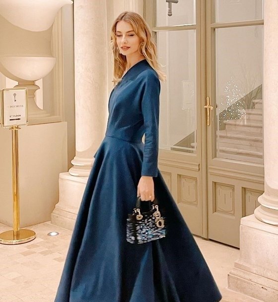 Sahnede korkutan anlar! Ünlü oyuncu Tuba Ünsal bir anda yere yığıldı