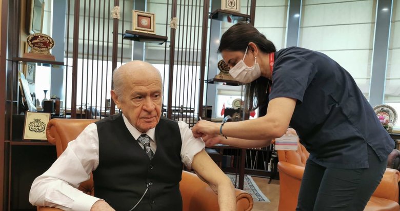 MHP lideri Bahçeli, Kovid-19 aşısının ikinci dozunu yaptırdı