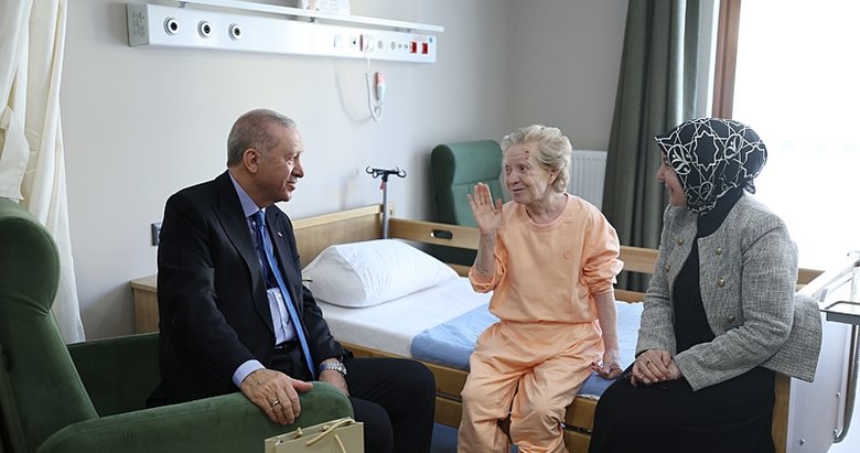 Başkan Erdoğan Darülaceze sakinlerini ziyaret etti