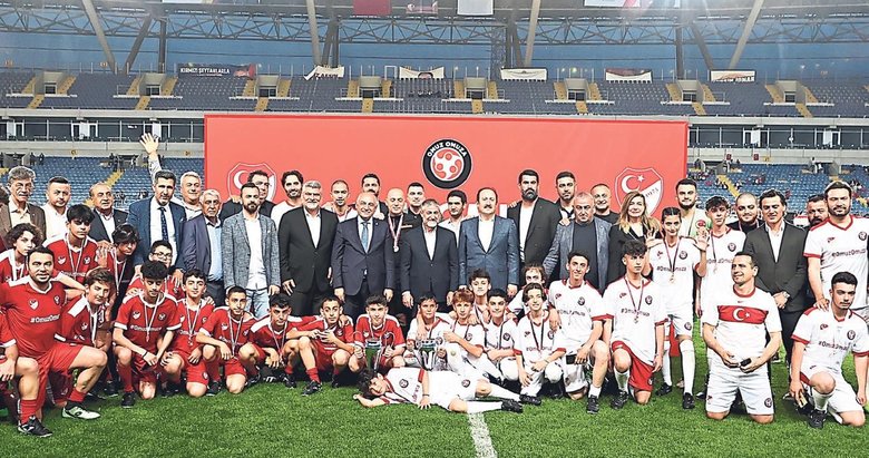 Depremzedeler için Mersin tek yürek